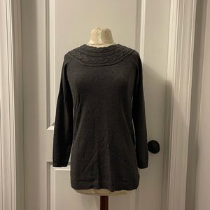 Liz Claiborne Sweater size XXS. Smoke free.